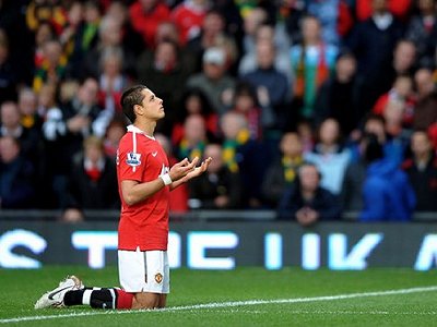The not so secret prayer life of Man United's Javier Hernandez!